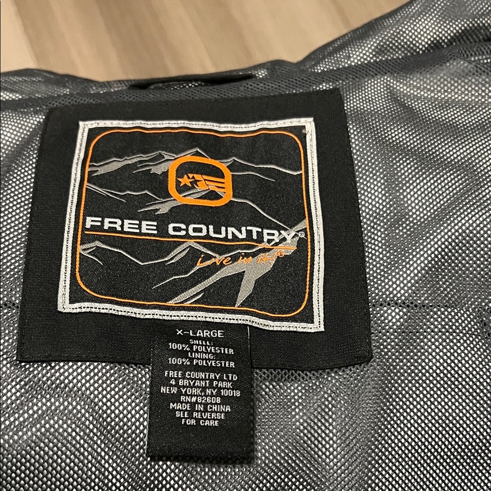 Free Country Black Softshell Jacket - Picture 8 of 8